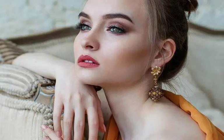 How-dermaplaning-will-benefit-you-and-your-skin