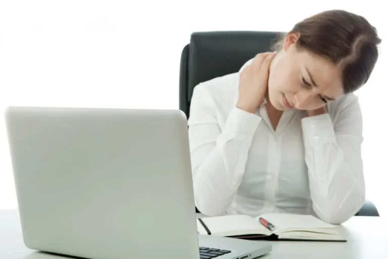 The-Long-Term-Effects-of-Poor-Ergonomics-Why-You-Need-to-Take-Action-Now
