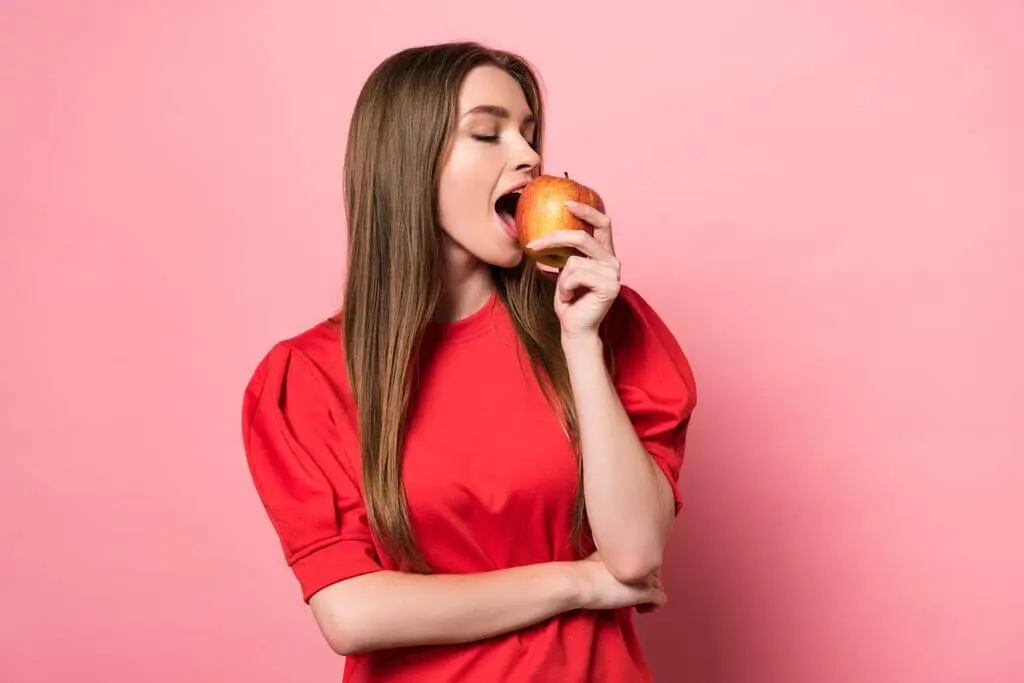 The-Truth-Behind-An-Apple-a-Day-Does-It-Really-Keep-the-Doctor-Away